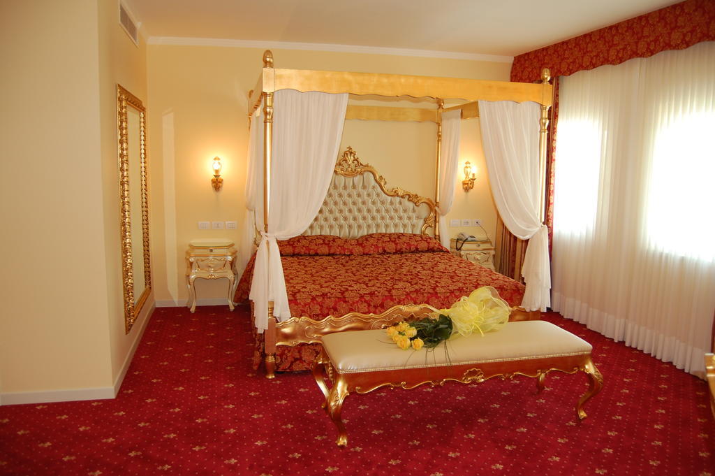 Hotel Motel Gold Calcinate Quarto foto