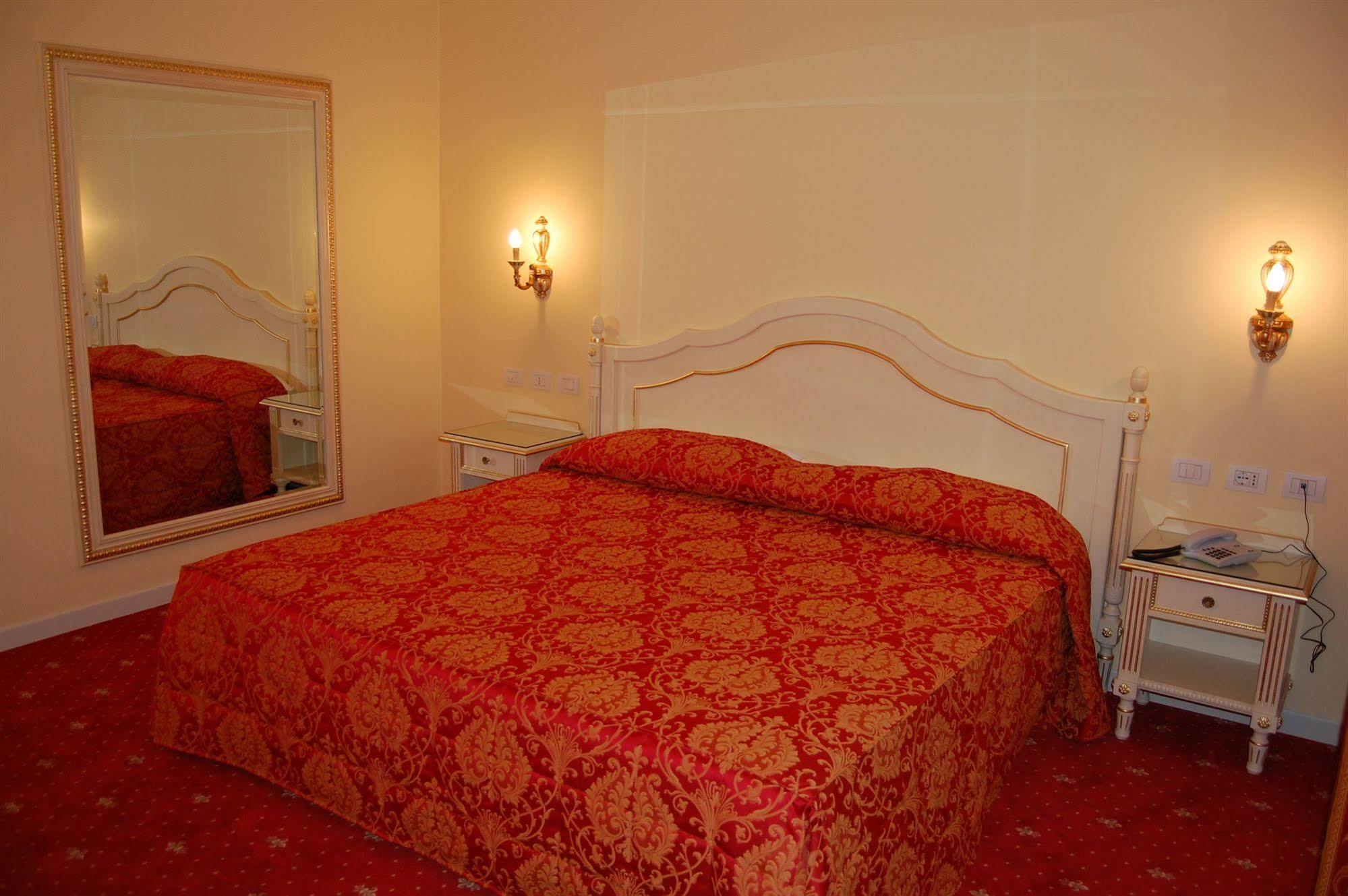 Hotel Motel Gold Calcinate Exterior foto